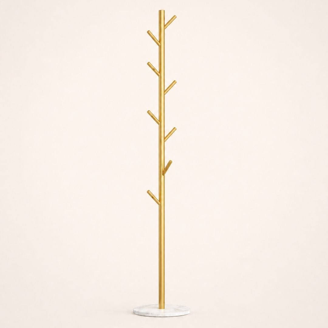 Porte-manteau sur pied doré en forme d'arbre à base blanche