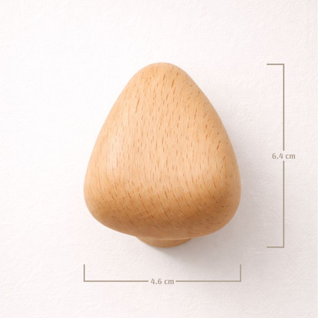 Patère murale bois clair en forme de galet sculpté