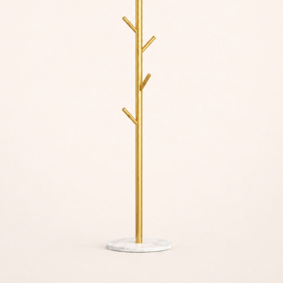 Porte-manteau sur pied doré en forme d'arbre à base blanche