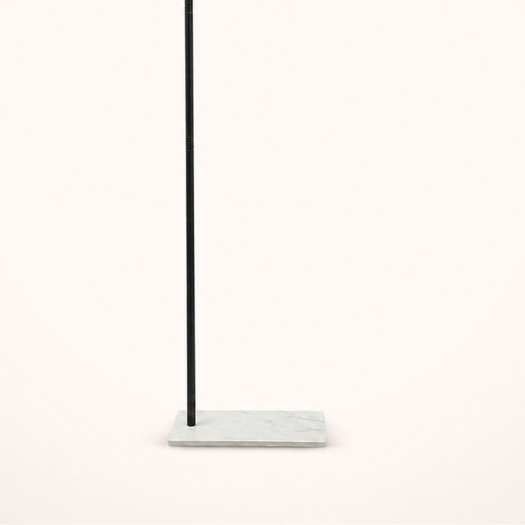 Porte-manteau sur pied noir en L à barre de penderie