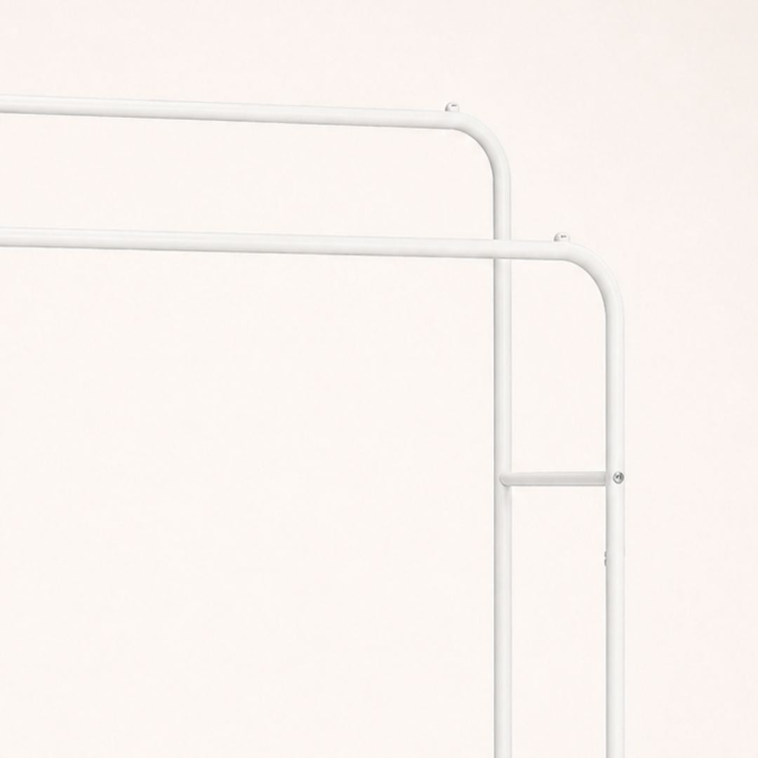 Portant à vêtements blanc double barre avec étagère basse