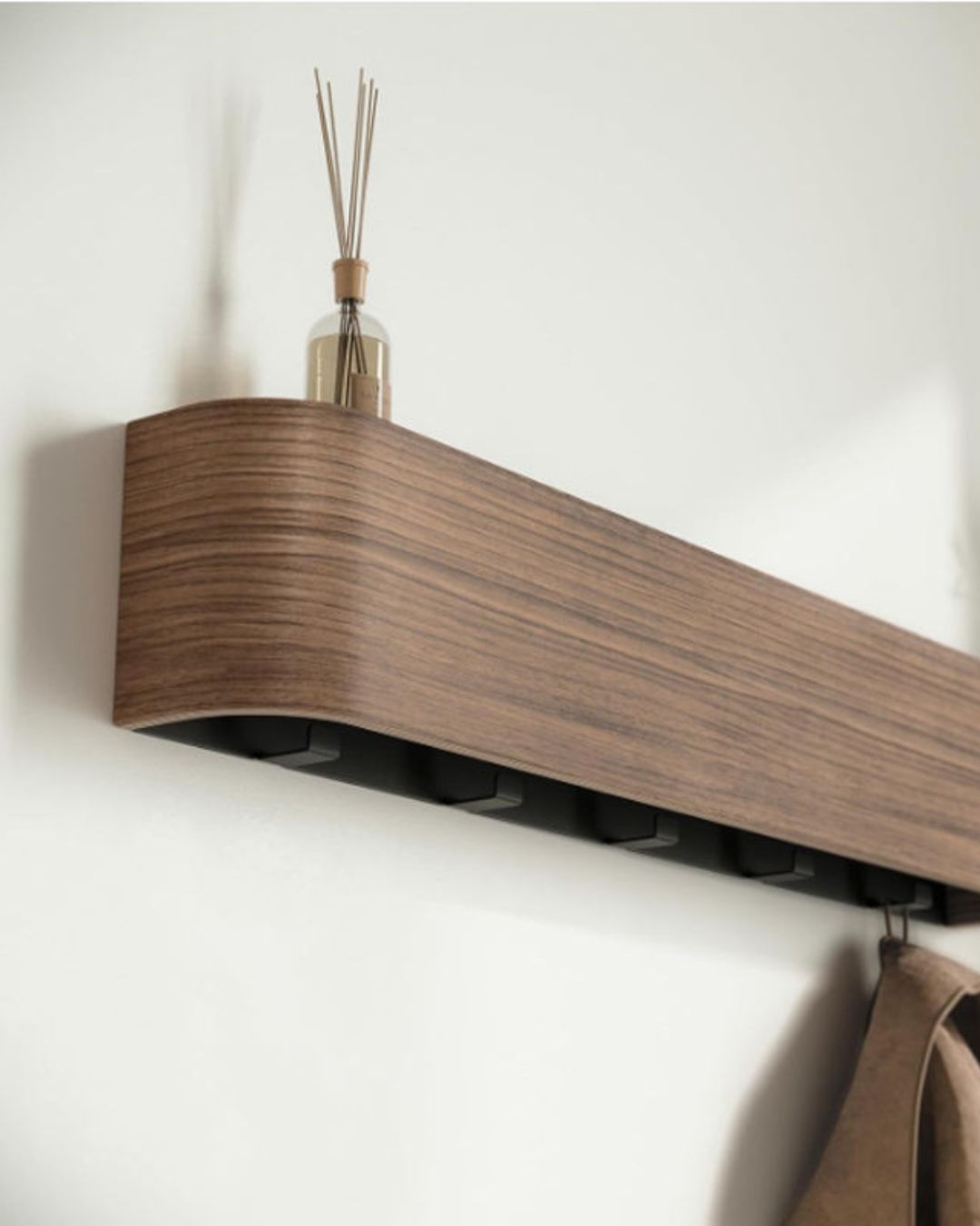 Porte-manteau mural en bois style scandinave